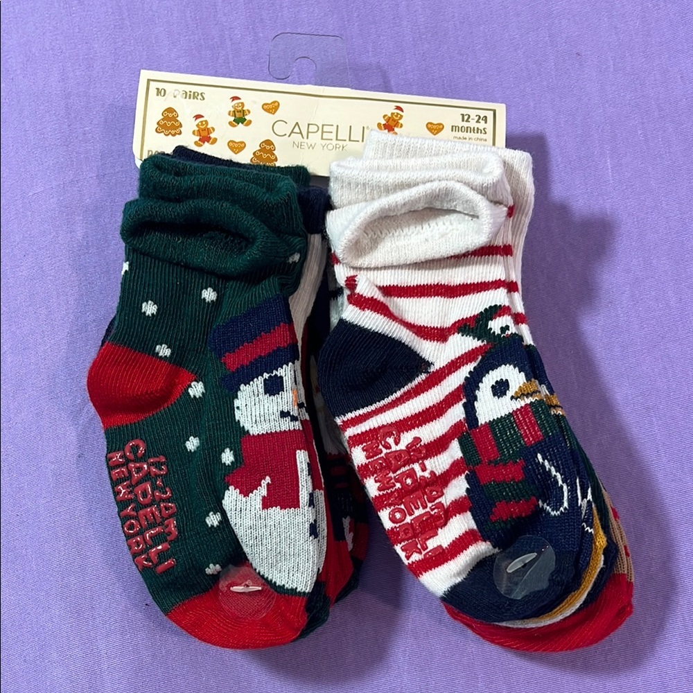 4 for $10 💜 Capelli brand Christmas socks size 12- 24 months